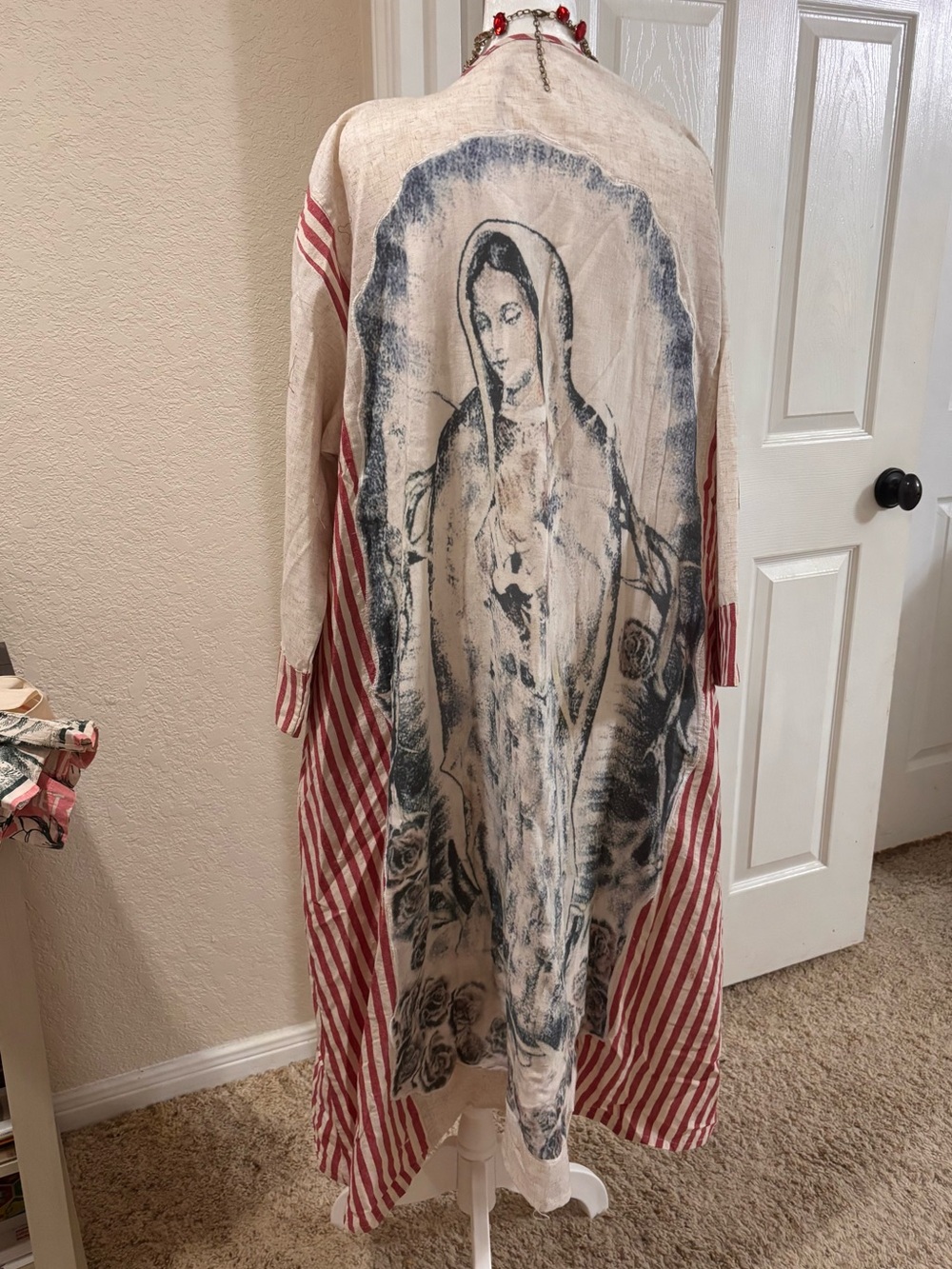 NWT Blue Velvet Red & Cream Shrine Print Boho Duster with pockets !!Boho vibes 💕